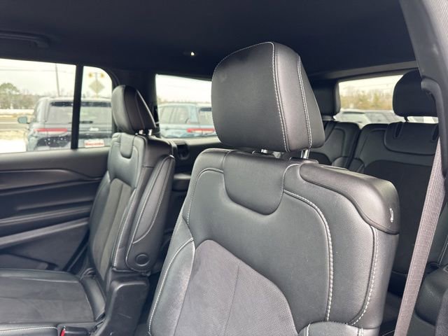 Used 2023 Jeep Grand Cherokee L Laredo image 16