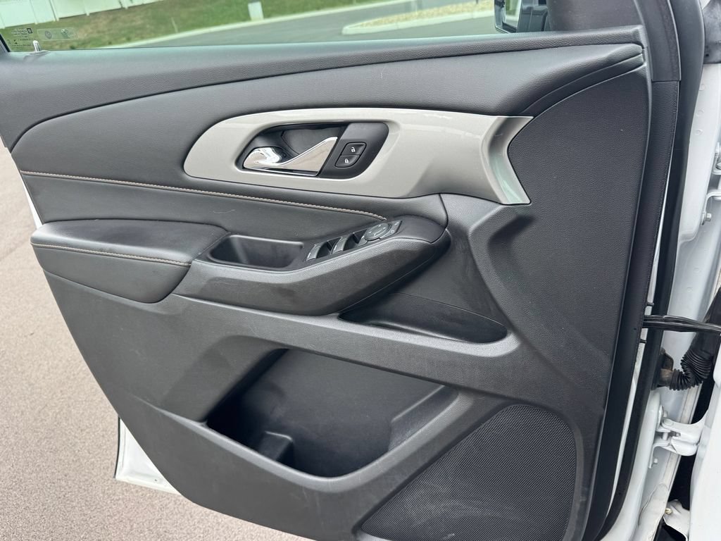 Used 2020 Chevrolet Traverse LS FWD image 23