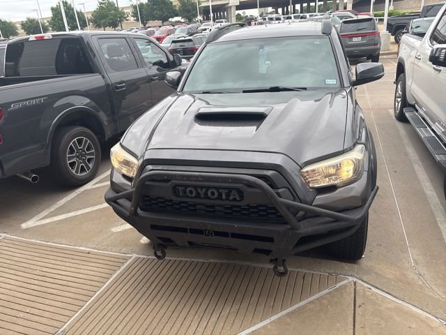 Used 2017 Toyota Tacoma TRD Sport w/ Tow Package (A/T) AWD/4WD image 5