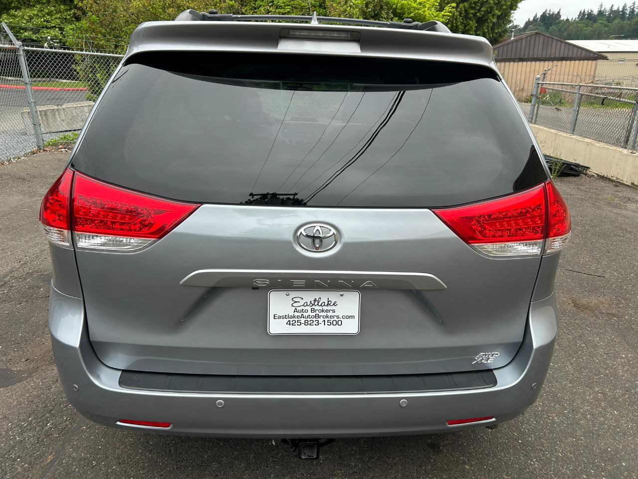 Used 2011 Toyota Sienna XLE w/ Premium Pkg AWD/4WD image 6