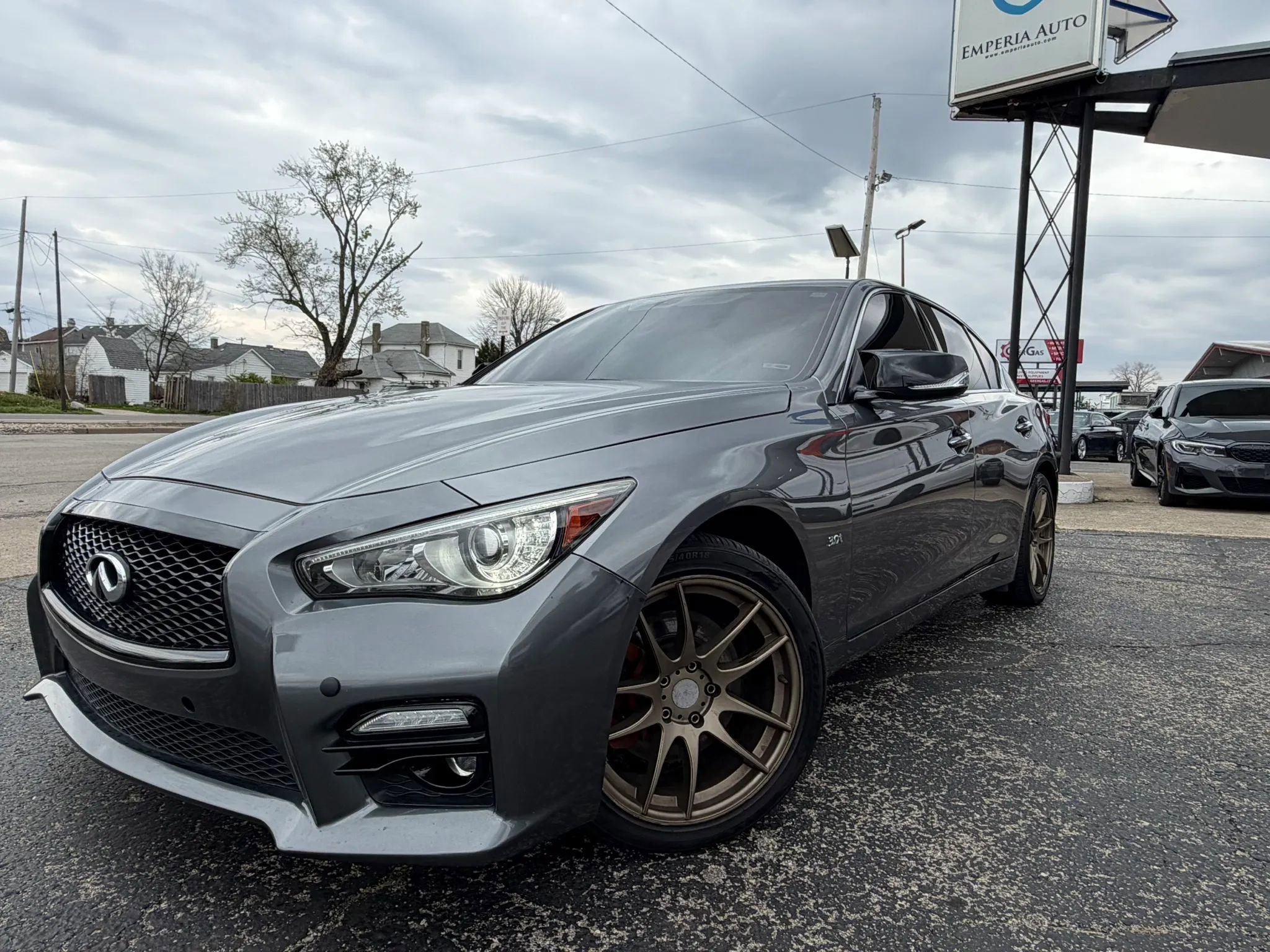 Used 2017 INFINITI Q50 Signature Edition w/ All Weather Package (L93)