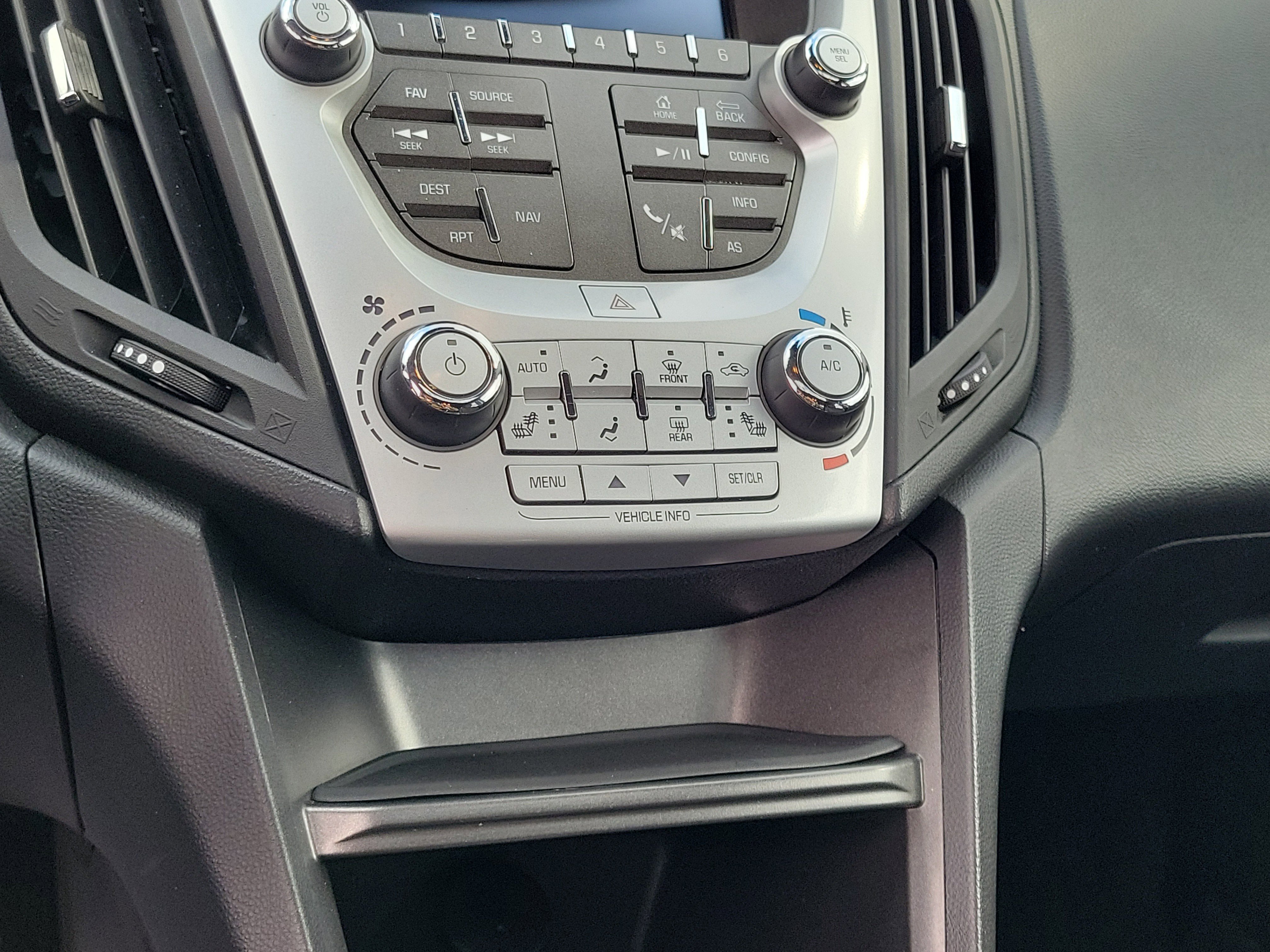 Used 2017 Chevrolet Equinox LT image 27