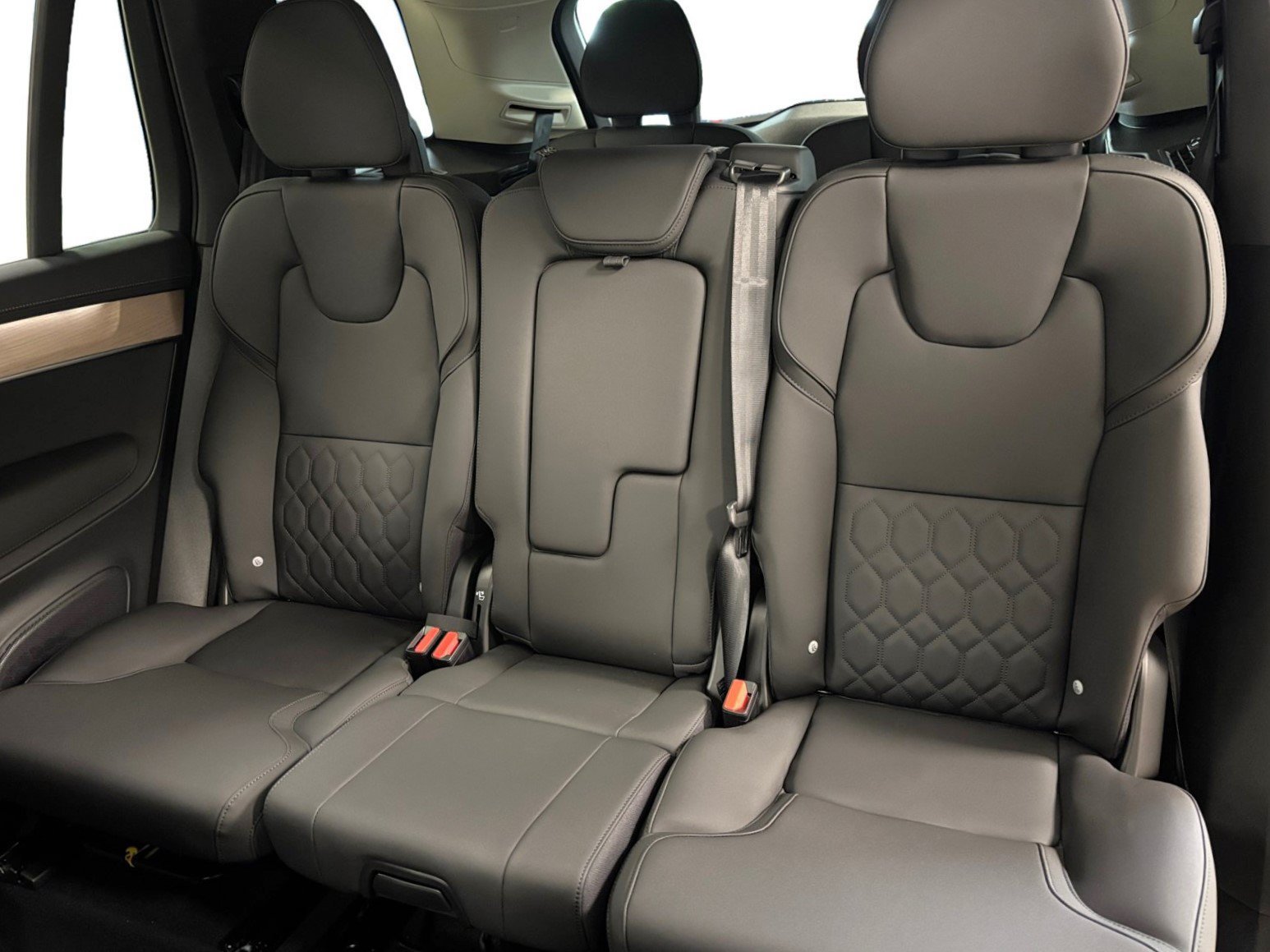 New 2026 Volvo XC90 B5 Plus w/ Protection Package AWD/4WD image 41