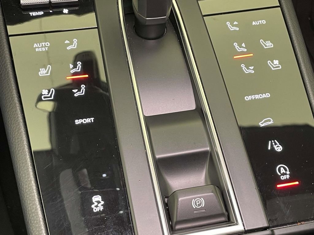 Certified 2025 Porsche Macan image 34