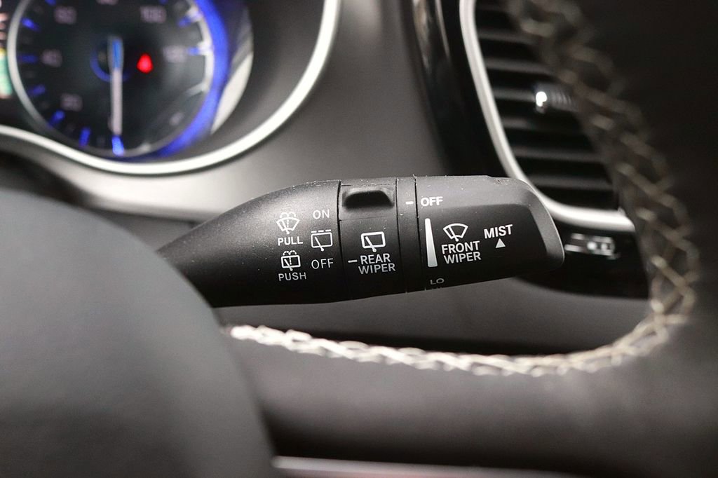 Used 2025 Chrysler Pacifica Select FWD image 23