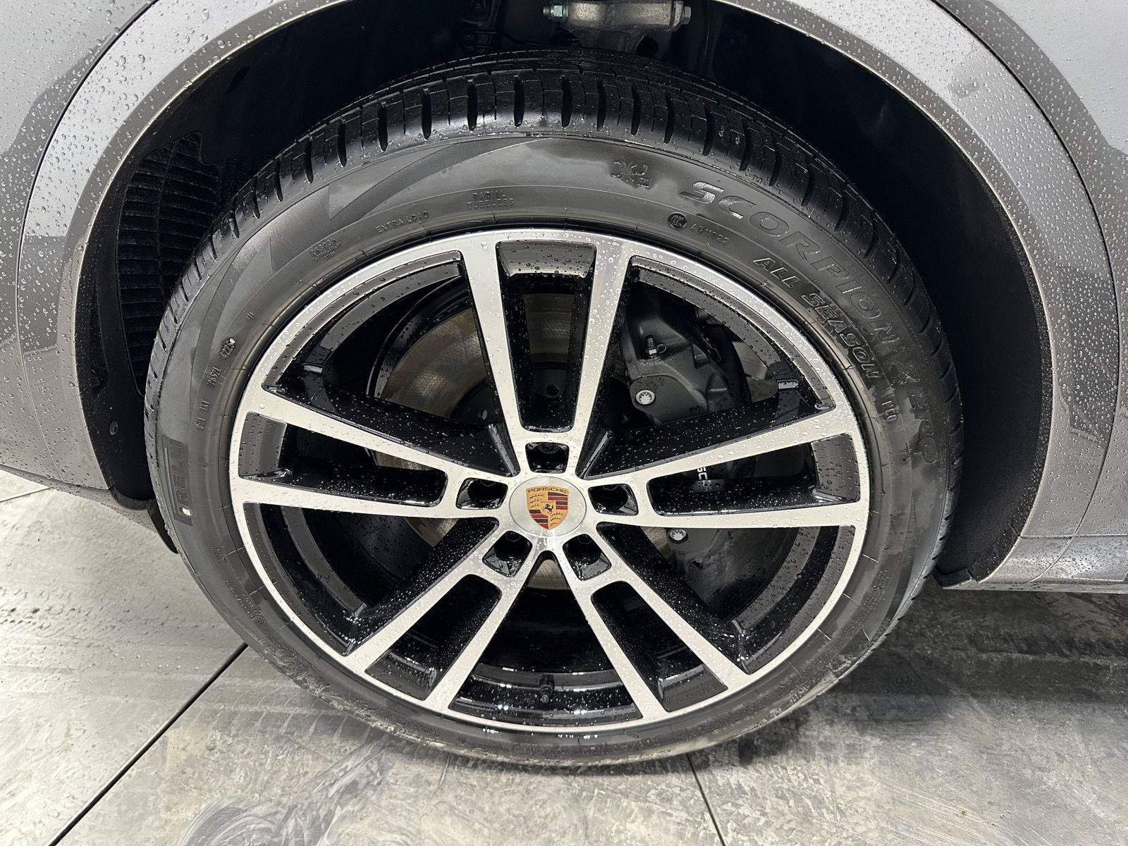 New 2026 Porsche Cayenne Coupe AWD/4WD image 11