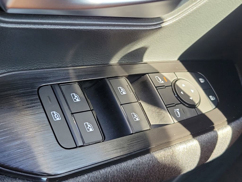 Used 2025 Nissan Kicks SV FWD image 18