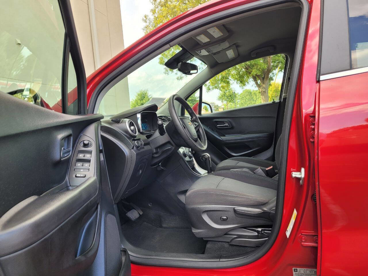 Used 2015 Chevrolet Trax LT image 4