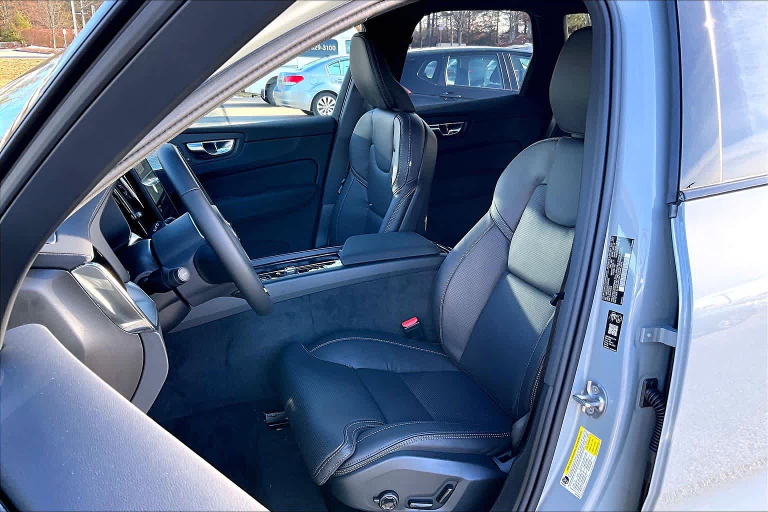 New 2026 Volvo XC60 B5 Ultra w/ Protection Package Premier AWD/4WD image 13