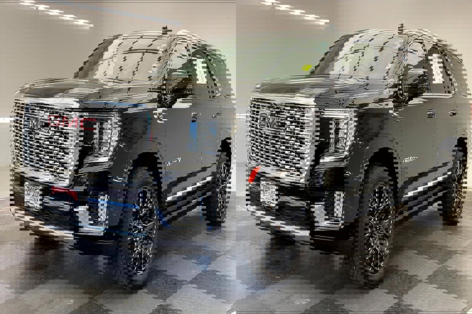 Used 2023 GMC Yukon Denali w/ Denali Reserve Package image 12