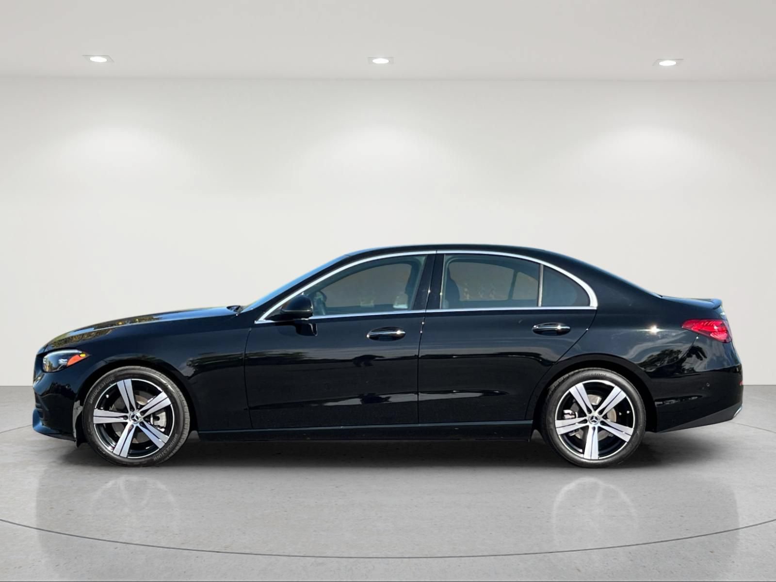 Used 2025 Mercedes-Benz C 300 Sedan image 2