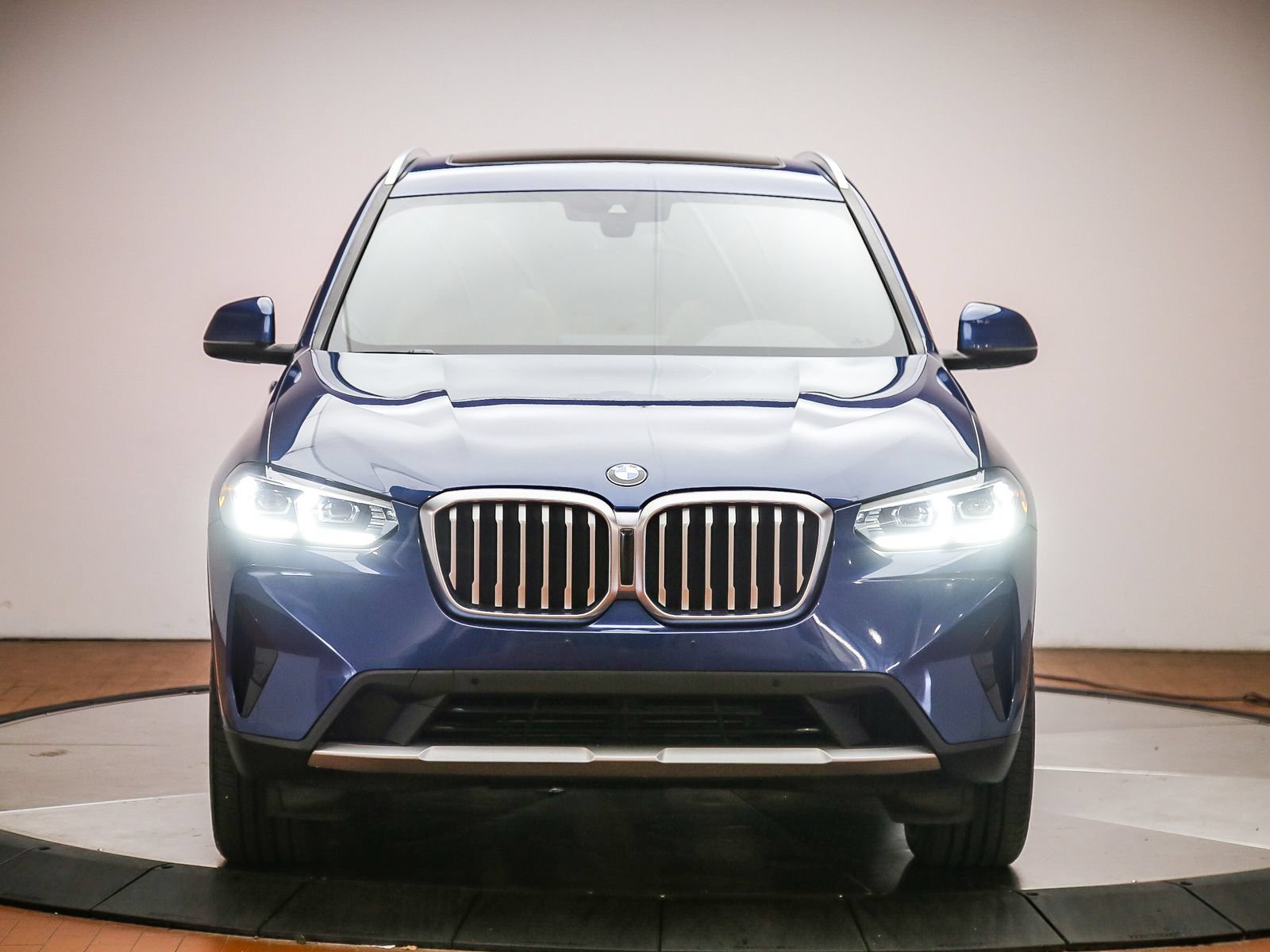 Used 2022 BMW X3 xDrive30i w/ Convenience Package AWD/4WD image 6