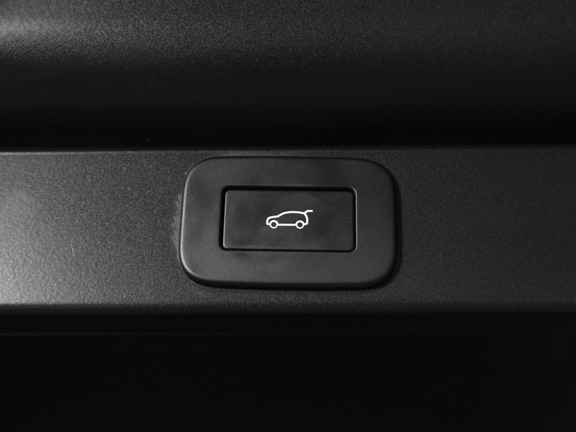 Used 2025 Land Rover Range Rover SE image 12