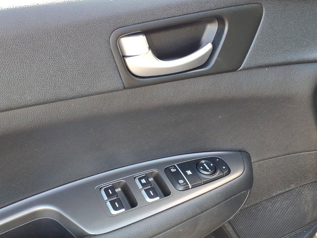 Used 2020 Kia Optima LX image 4