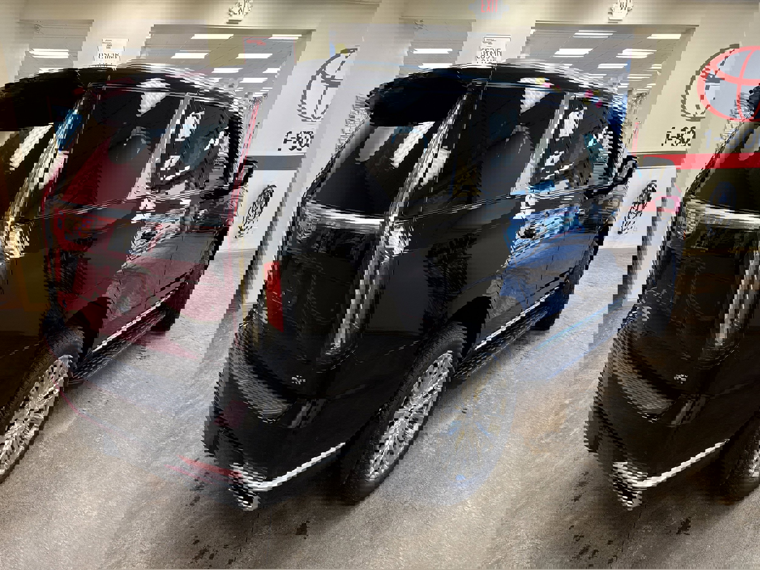 Used 2024 Cadillac Escalade Premium Luxury image 12