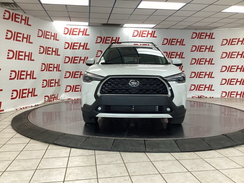 Used 2023 Toyota Corolla Cross XLE w/ Convenience Package FWD video 2