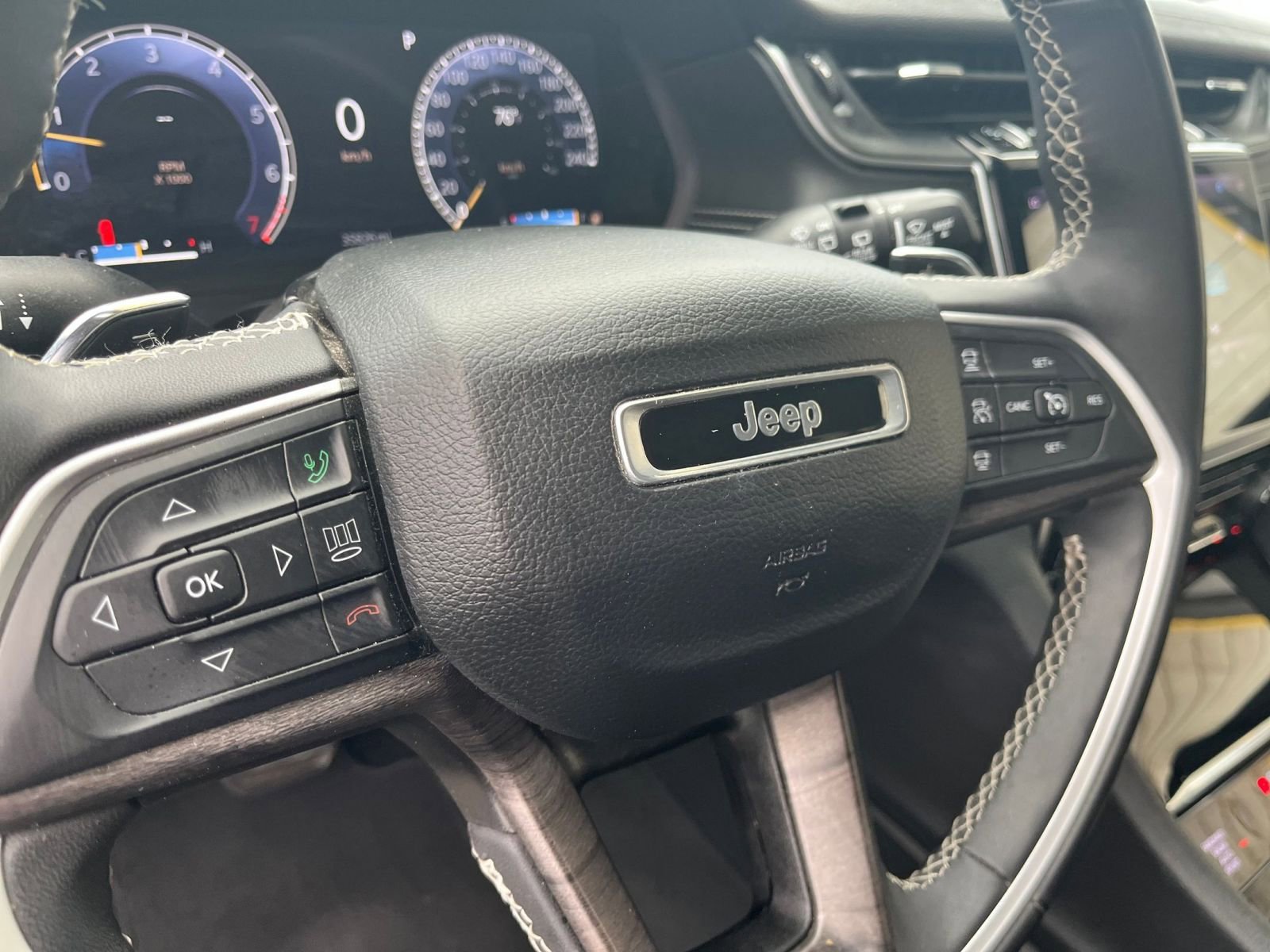 Used 2023 Jeep Grand Cherokee L Limited image 28