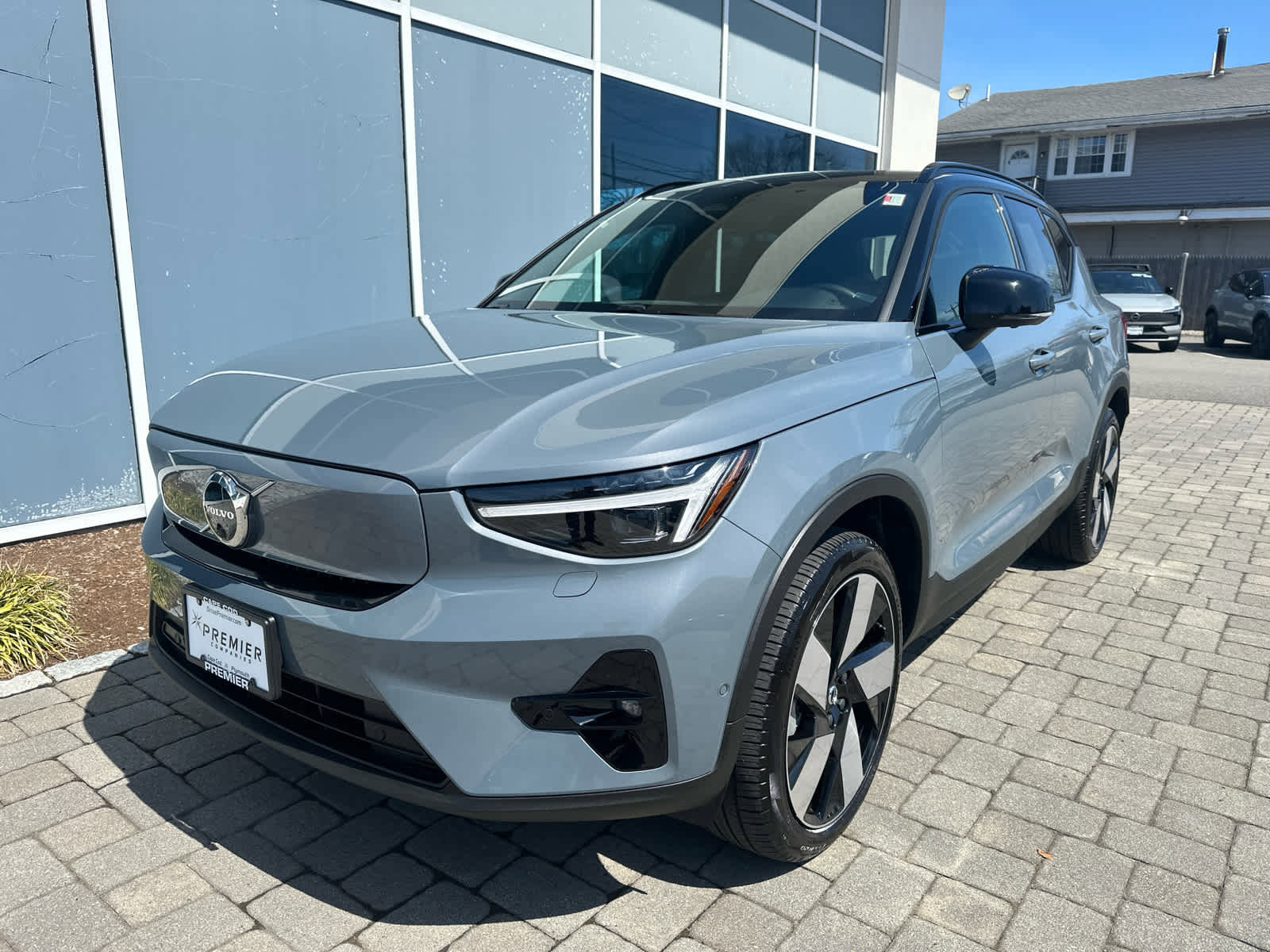 Used 2023 Volvo XC40 Recharge Ultimate w/ Protection Package Premier image 4