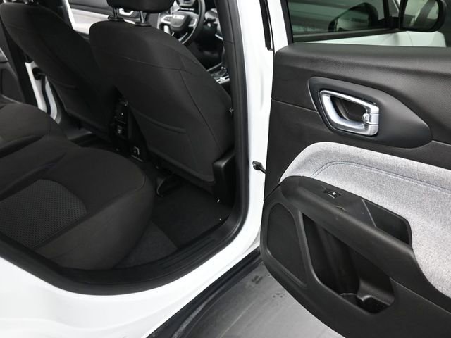 Used 2025 Jeep Compass Sport image 20