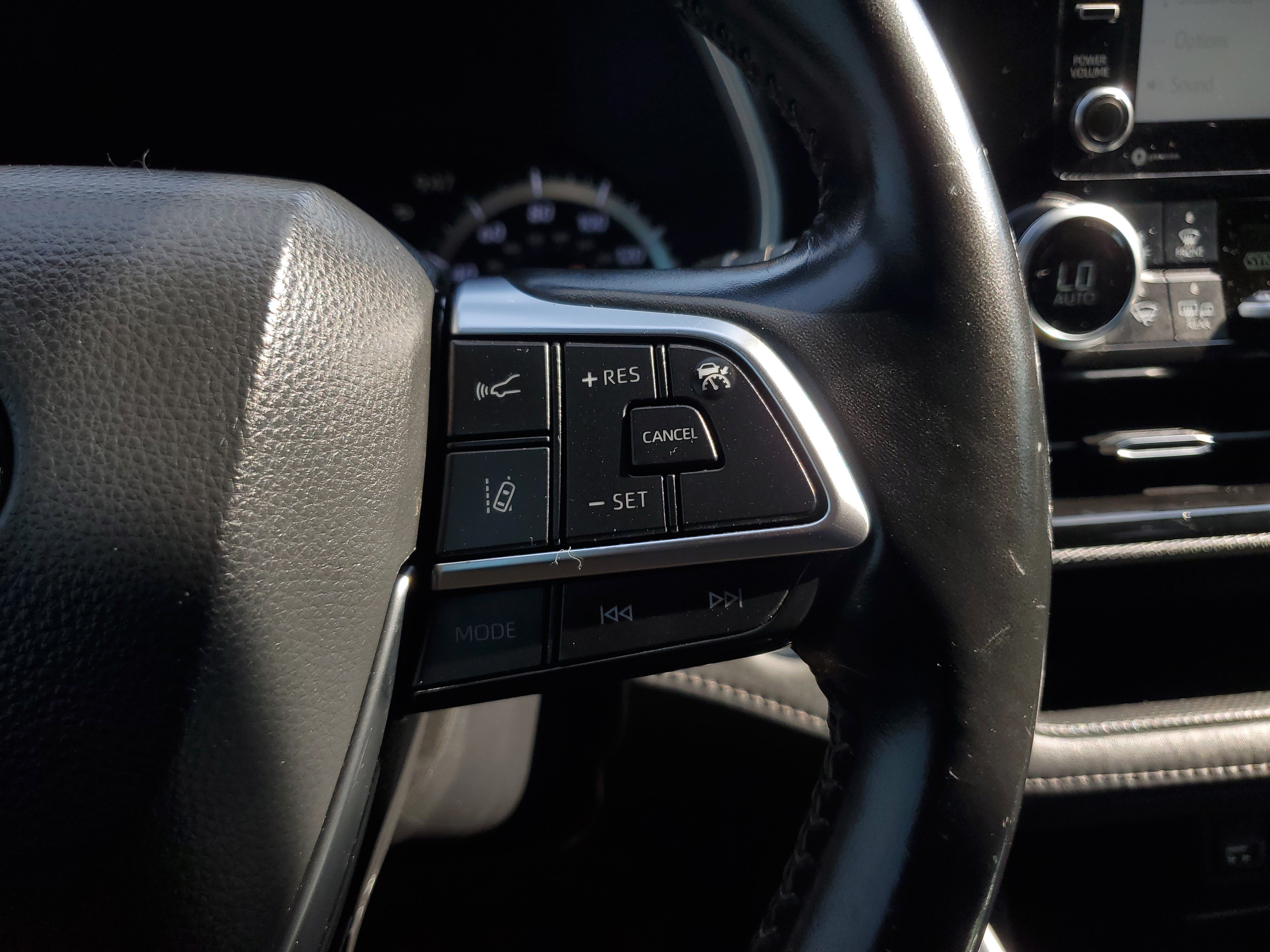 Used 2021 Toyota Highlander XSE AWD/4WD image 23