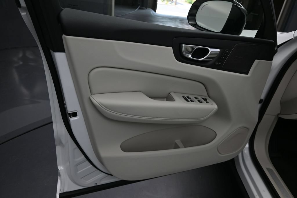 New 2026 Volvo XC60 T8 Ultra w/ Protection Package Premier AWD/4WD image 9