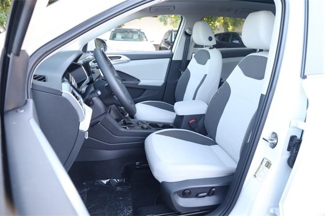 New 2025 Volkswagen Taos SE image 8