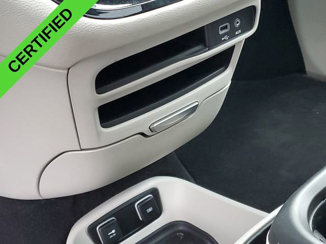 Used 2019 Chrysler Pacifica Limited image 36