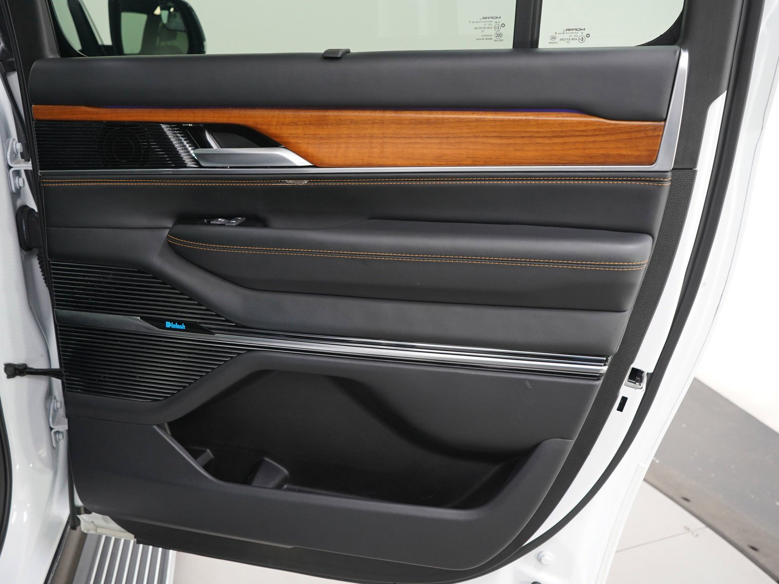 Used 2024 Jeep Grand Wagoneer L Series III image 16