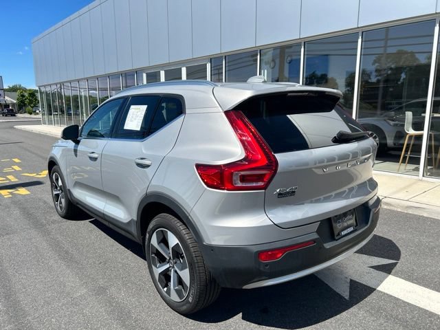 Certified 2025 Volvo XC40 B5 Plus AWD/4WD image 3