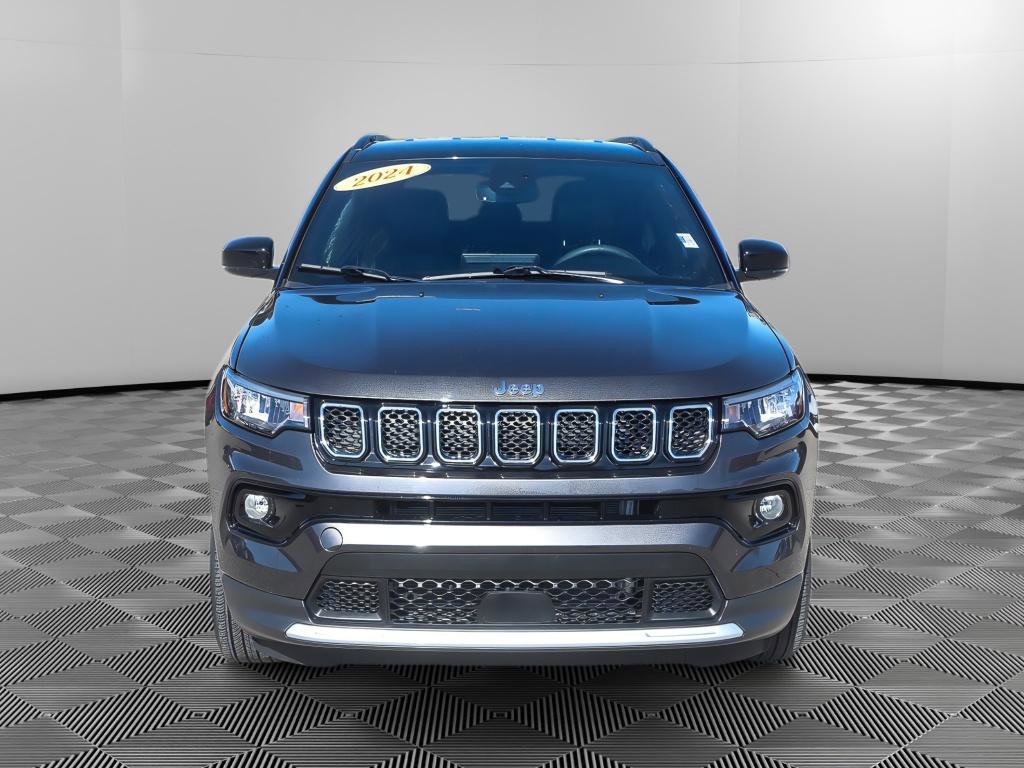 Used 2024 Jeep Compass Limited image 10