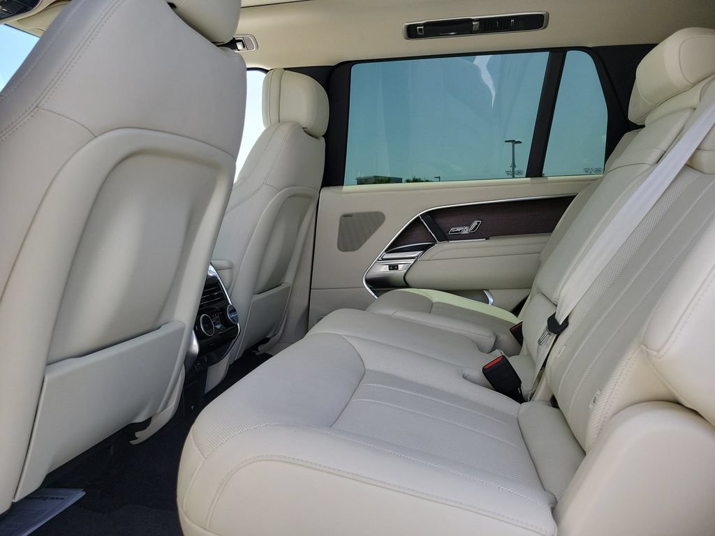 Used 2025 Land Rover Range Rover Long Wheelbase SE AWD/4WD image 26
