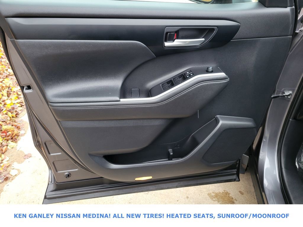 Used 2023 Toyota Highlander L image 41