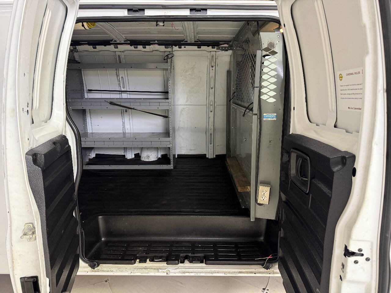 Used 2014 Chevrolet Express 3500 Extended RWD image 56