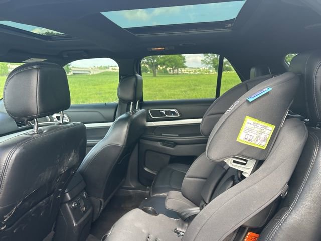 Used 2017 Ford Explorer XLT w/ Equipment Group 202A image 9