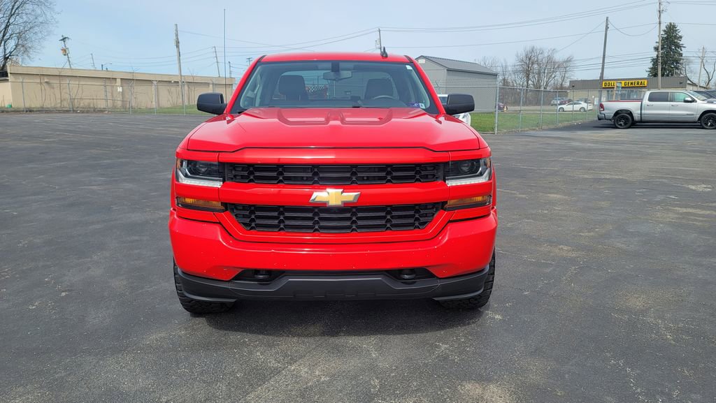 Used 2018 Chevrolet Silverado 1500 Custom w/ Custom Convenience Package AWD/4WD image 4