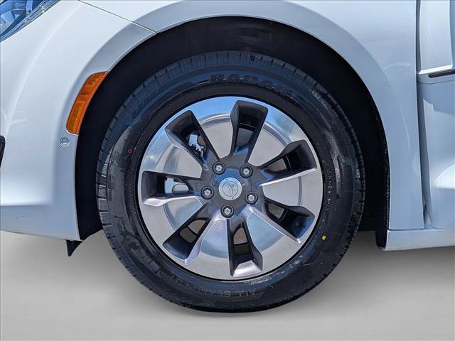 Used 2018 Chrysler Pacifica Limited w/ Advanced Safetytec Group FWD image 25