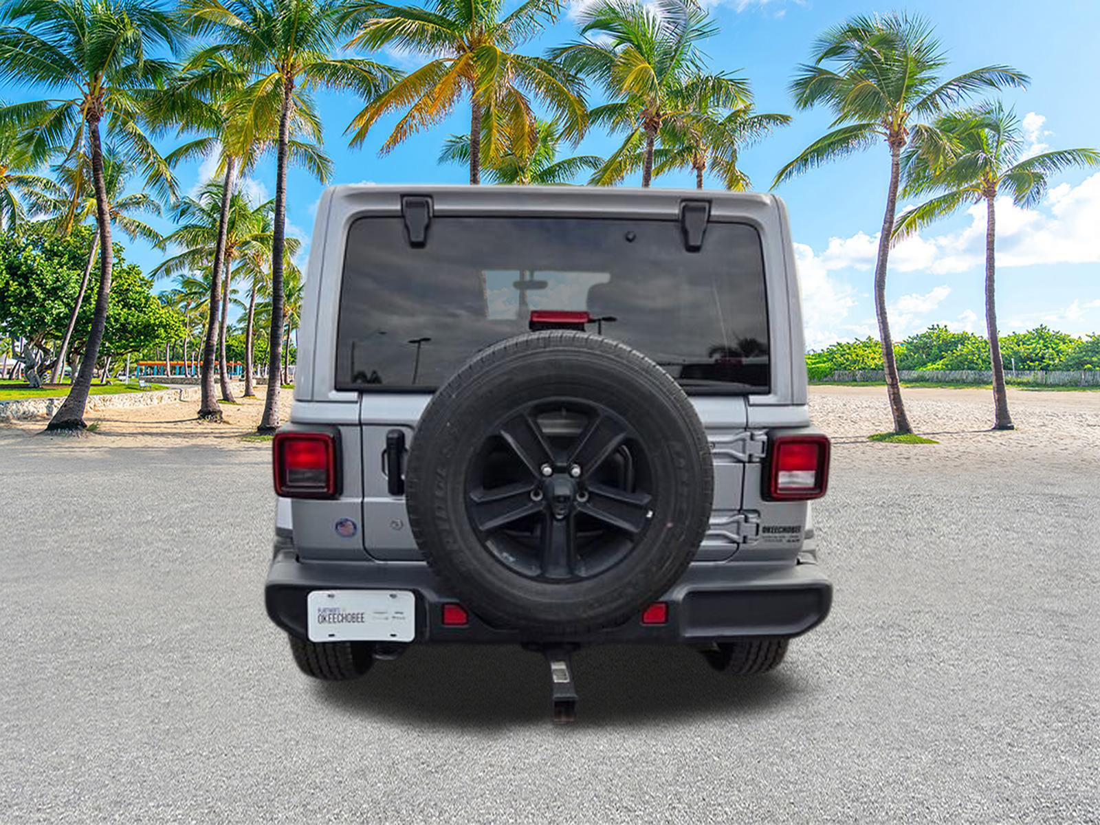 Used 2020 Jeep Wrangler Unlimited Sahara AWD/4WD image 9