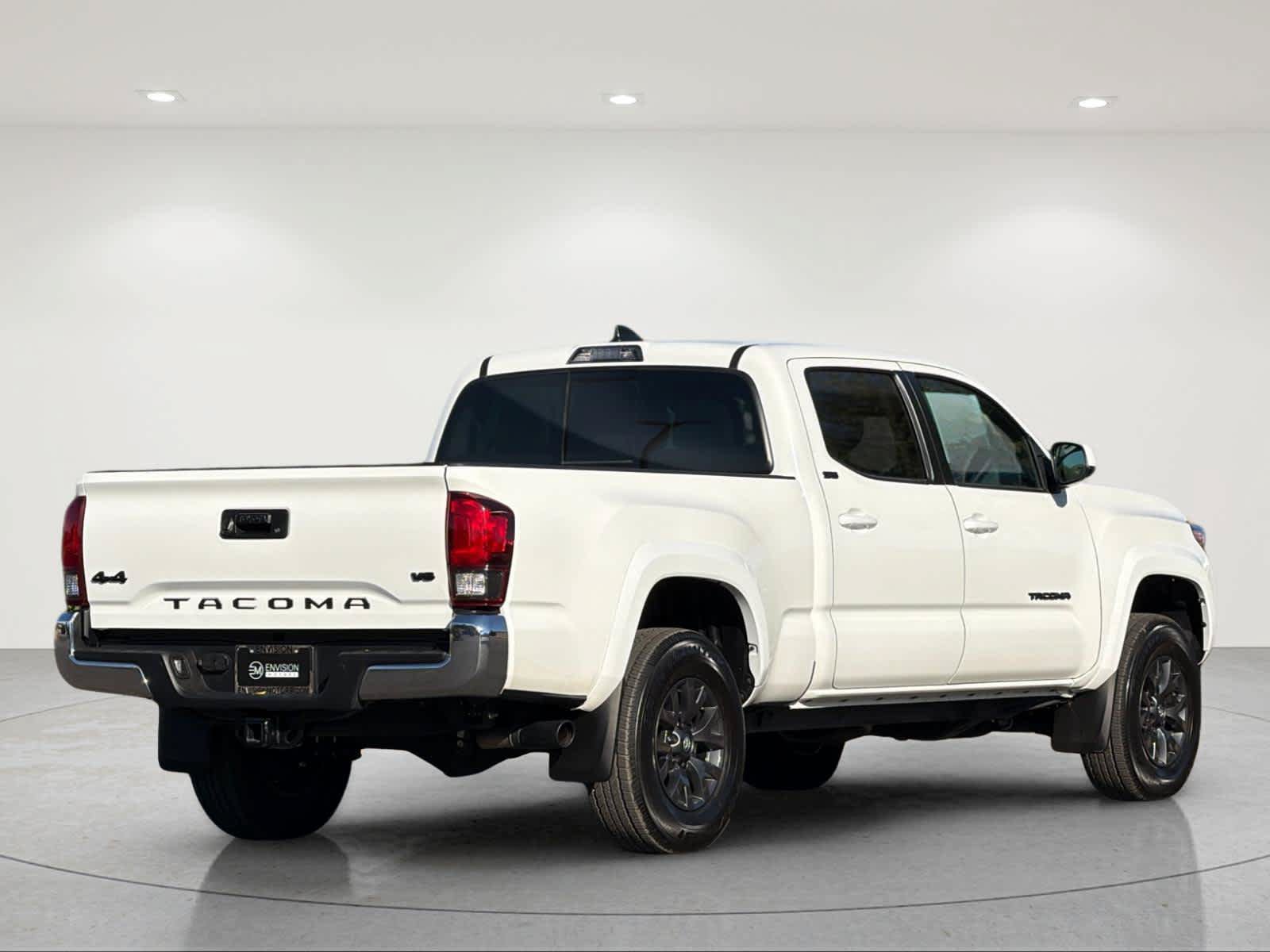 Used 2022 Toyota Tacoma SR5 AWD/4WD image 5