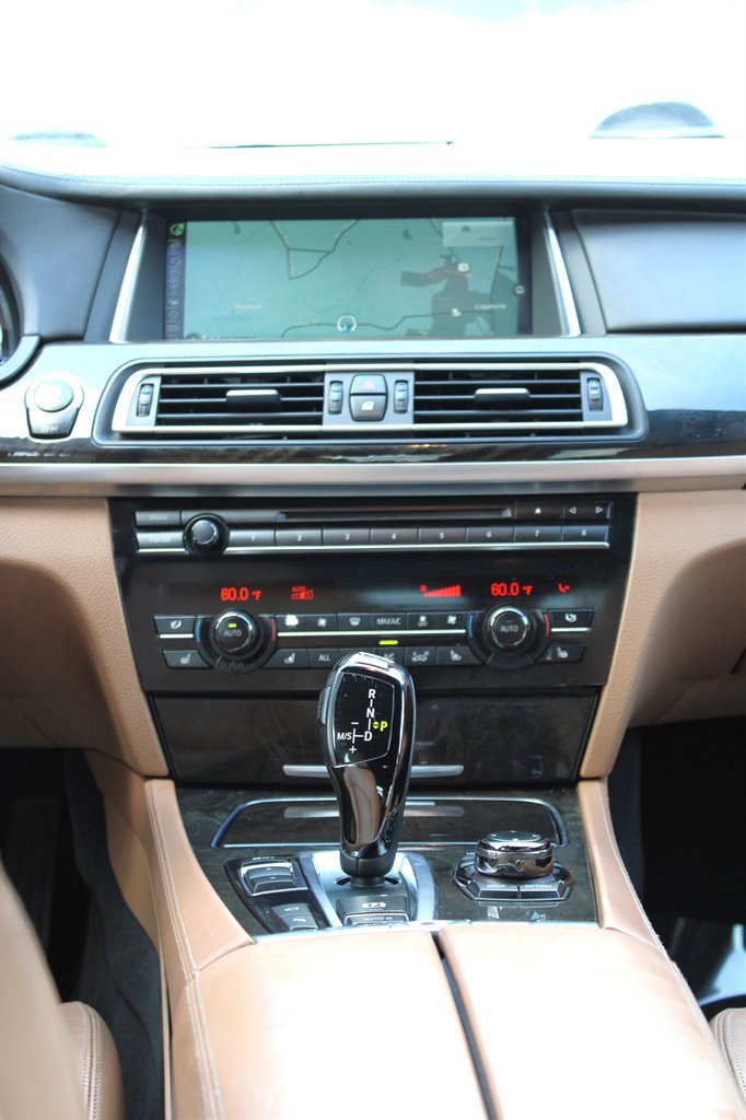 Used 2013 BMW 750Li RWD image 12