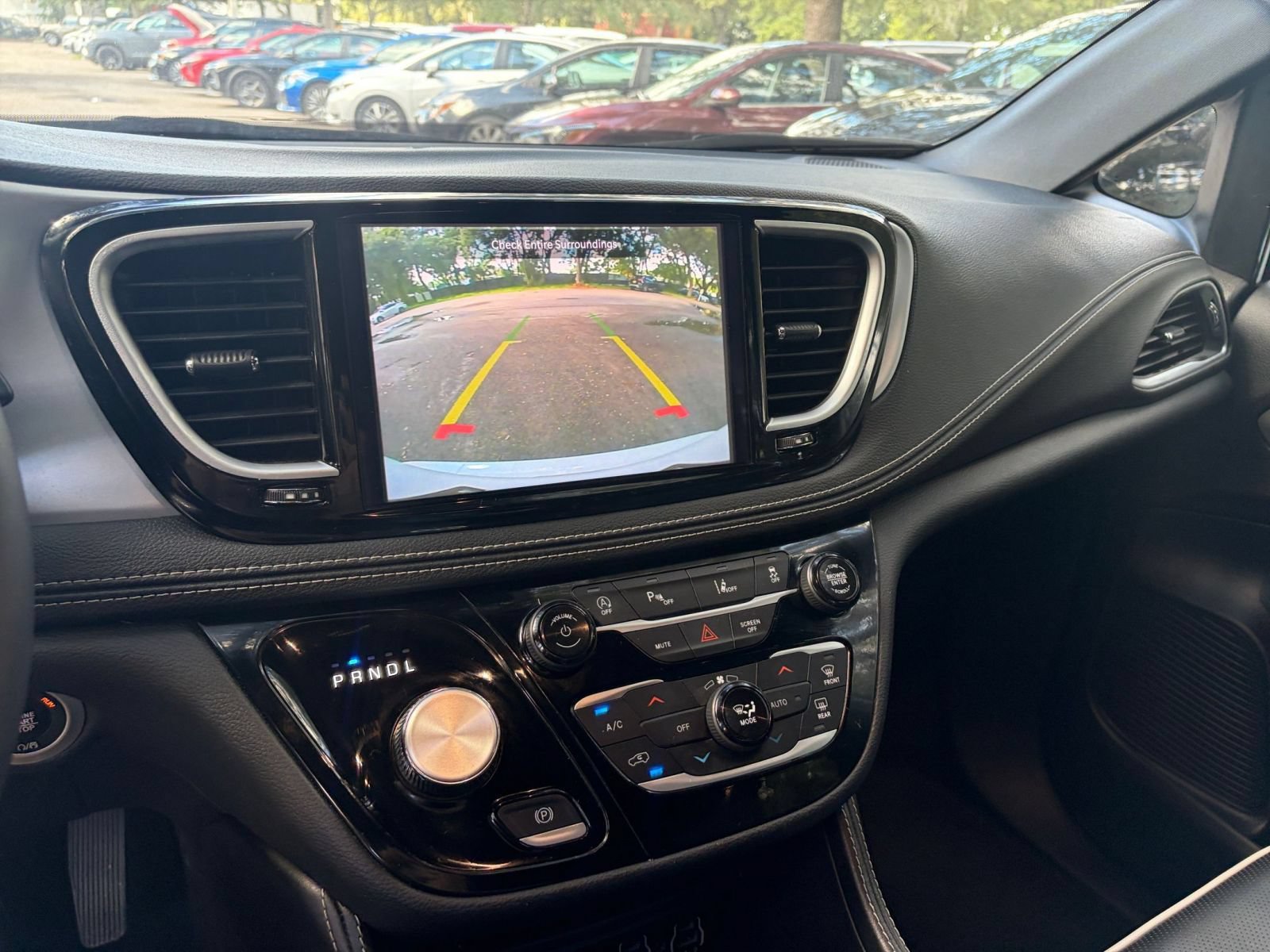 Used 2025 Chrysler Pacifica Limited FWD image 14
