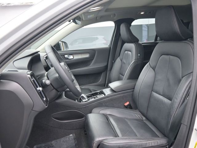 Used 2024 Volvo XC40 B5 Plus image 9