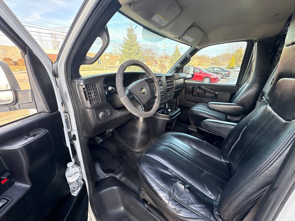 Used 2016 Chevrolet Express 2500 RWD image 9