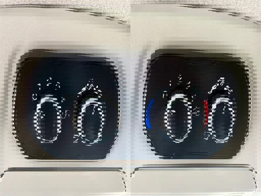 Used 2023 Ford Transit 350 XLT image 28