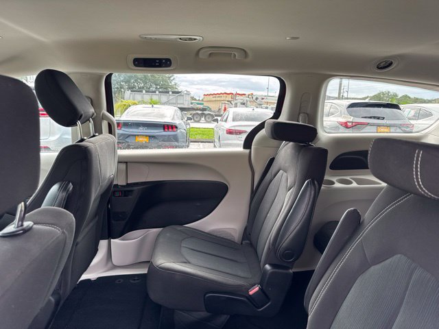 Used 2023 Chrysler Voyager LX FWD image 17