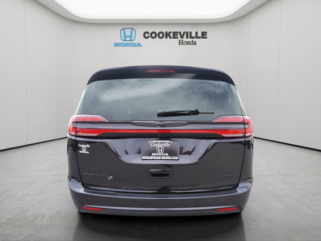 Used 2025 Chrysler Pacifica Limited image 6