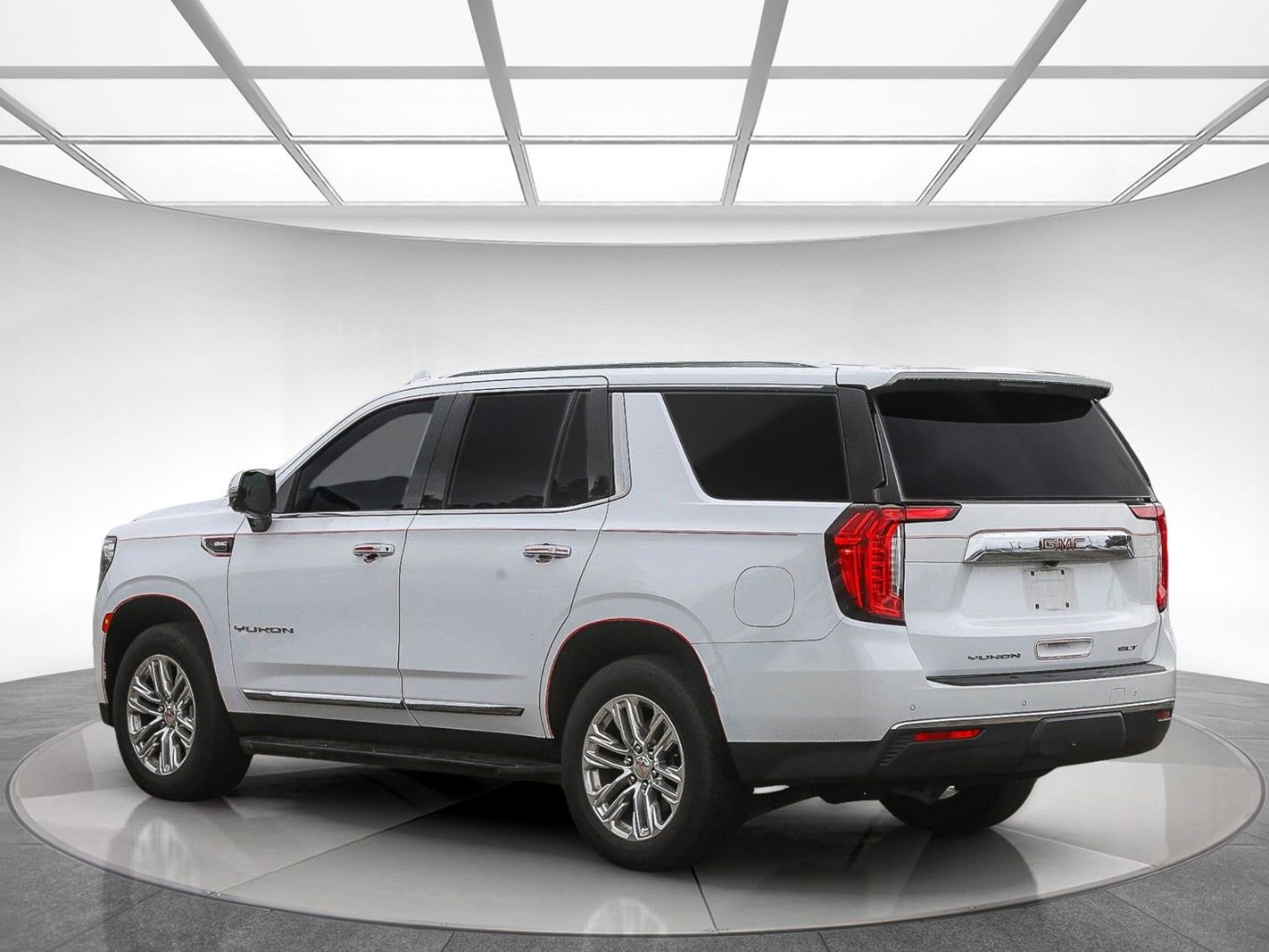 Used 2022 GMC Yukon SLT w/ SLT Premium Package image 2