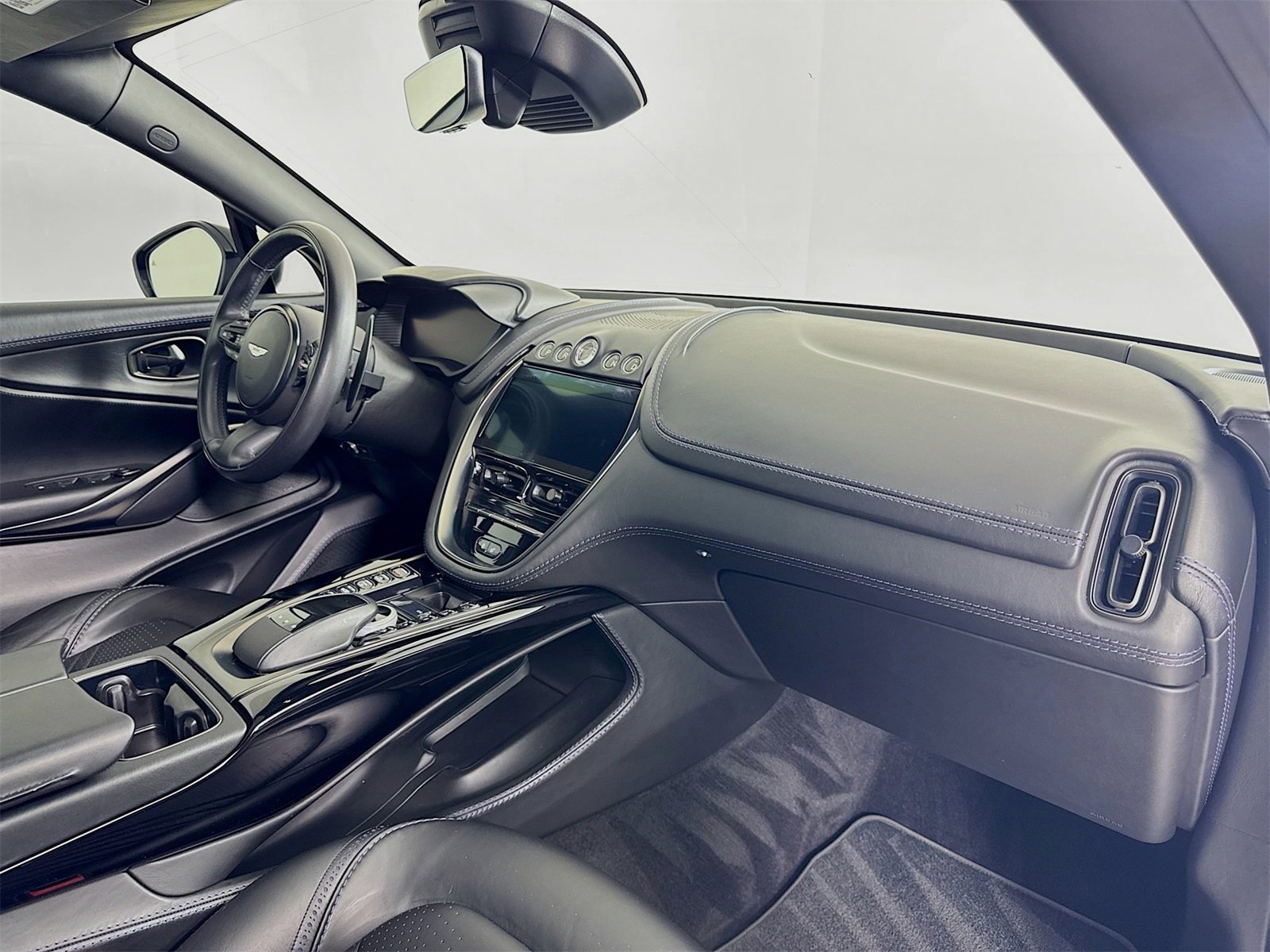 Used 2021 Aston Martin DBX image 28