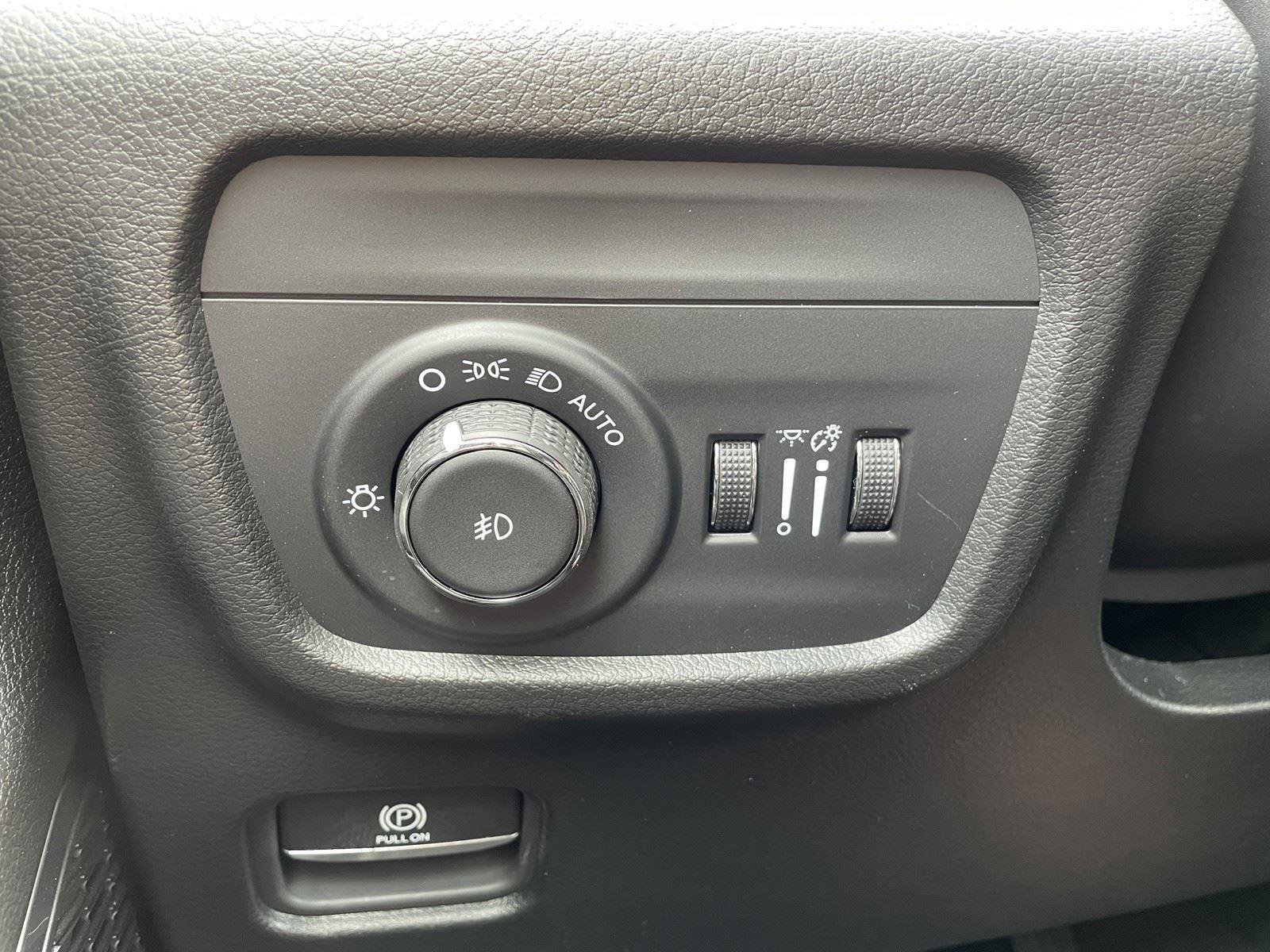 Used 2025 Jeep Grand Cherokee Summit w/ Adv Protech Group IV AWD/4WD image 35