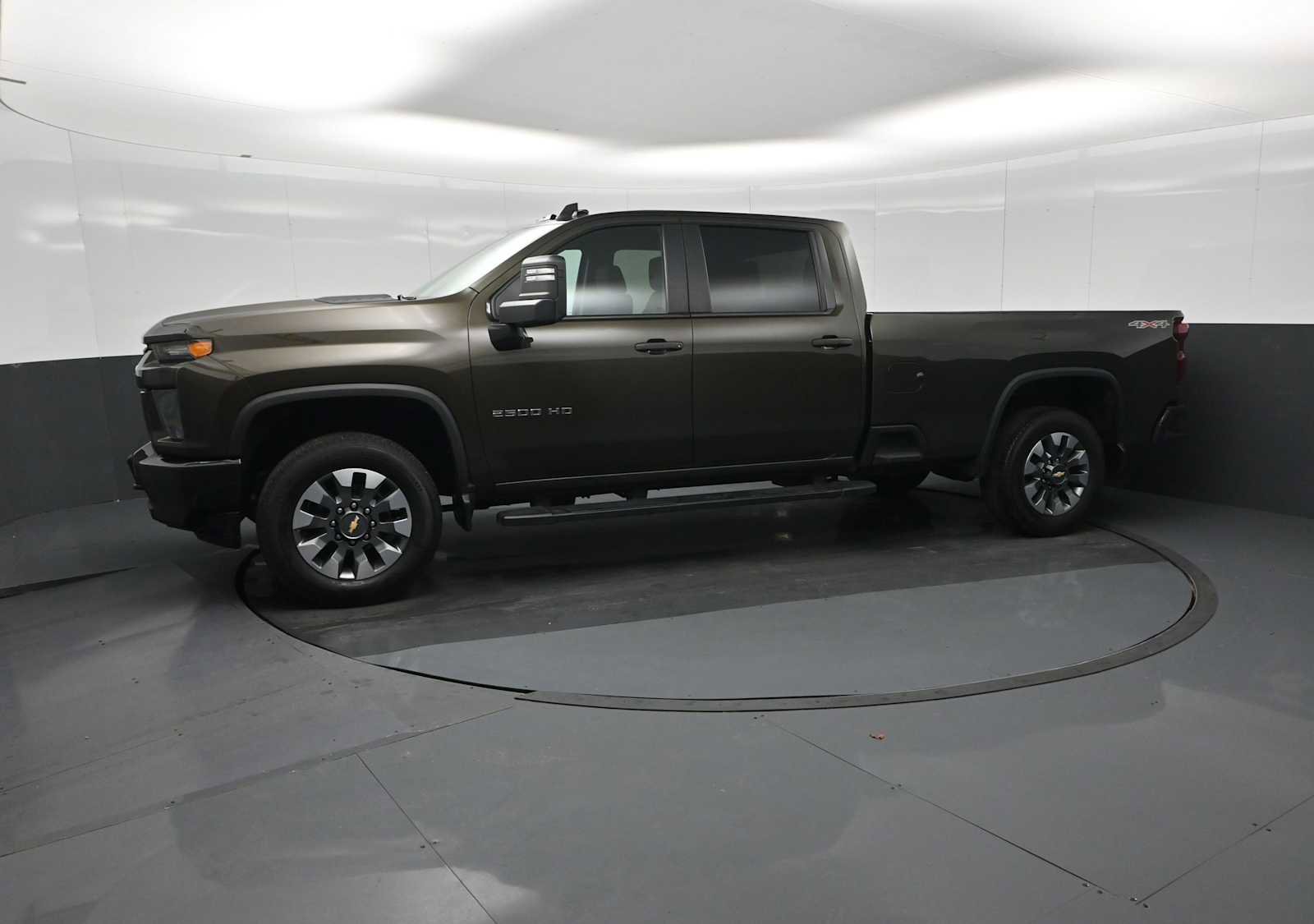 Used 2022 Chevrolet Silverado 2500 Custom w/ Custom Value Package image 4