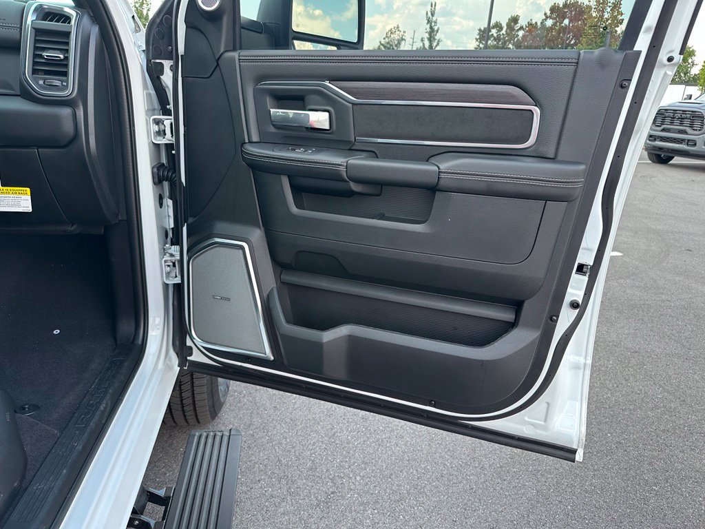 New 2026 RAM 3500 Laramie AWD/4WD image 18